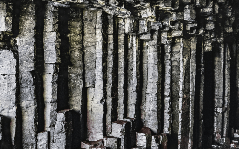 columnas hexagonales de la gruta de Fingal