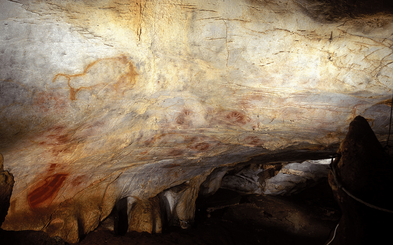 Interior de la cueva de El Castillo