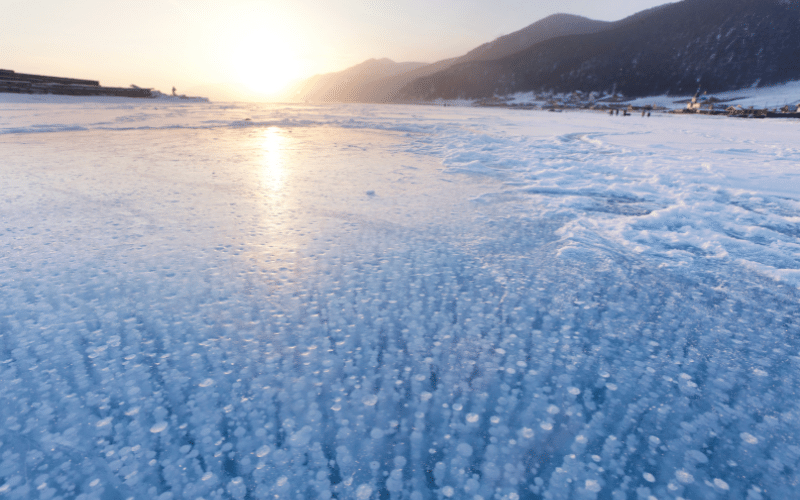 Burbujas congeladas en el lago Baikal