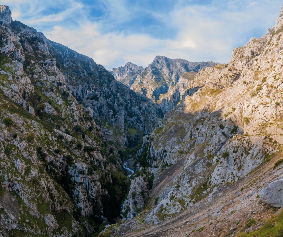 La Ruta del Cares ofrece alguno de los paisajes más espectaculares de los Picos de Europa.