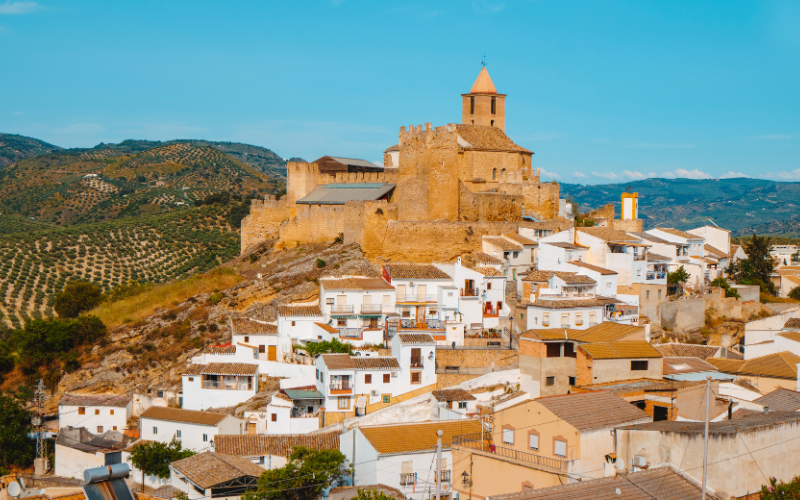 Iznájar, con su castillo de origen árabe, es uno de los pueblos de Andalucía más valorados