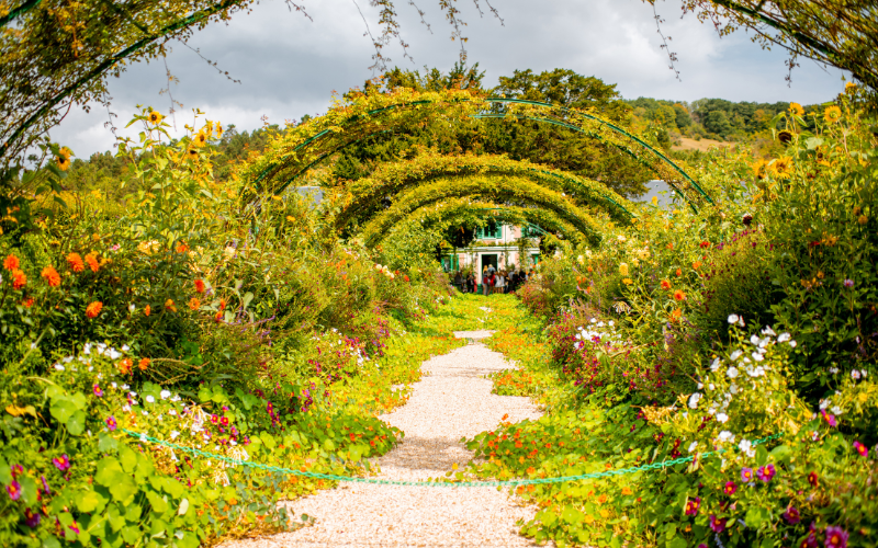 Jardines de Claude Monet en Giverny, lugar que inspiró muchas de sus obras