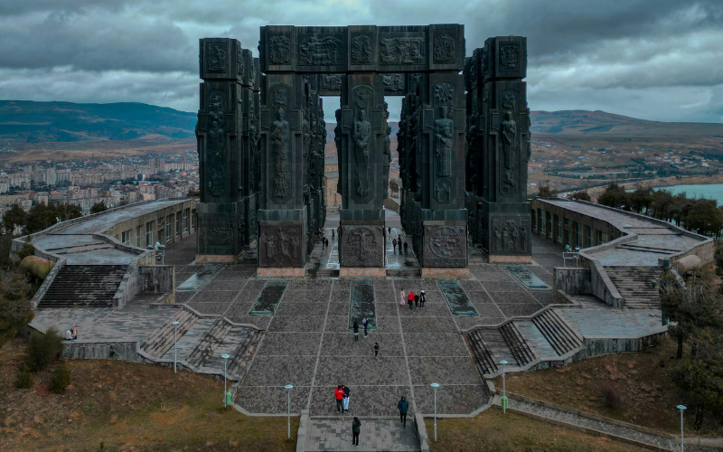 Monumento Crónica de Georgia, también conocido como el Memorial de la Historia de Georgia