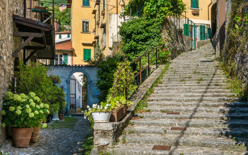 Una de las bonitas calles que componen el pueblo de Nesso